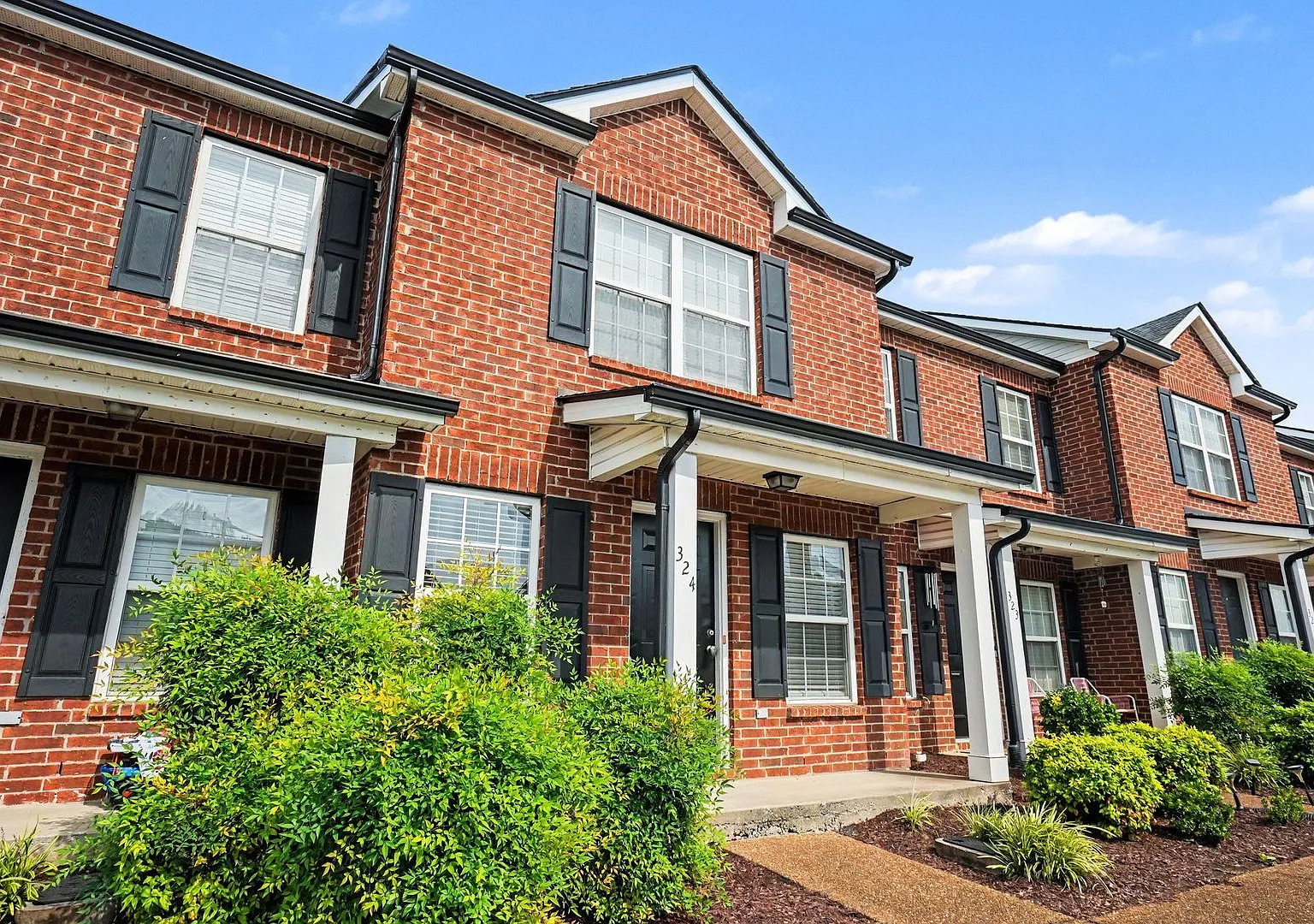 Great 2 Bedroom 2 1/2 Bath Townhouse in Smyrna! — Photo 2