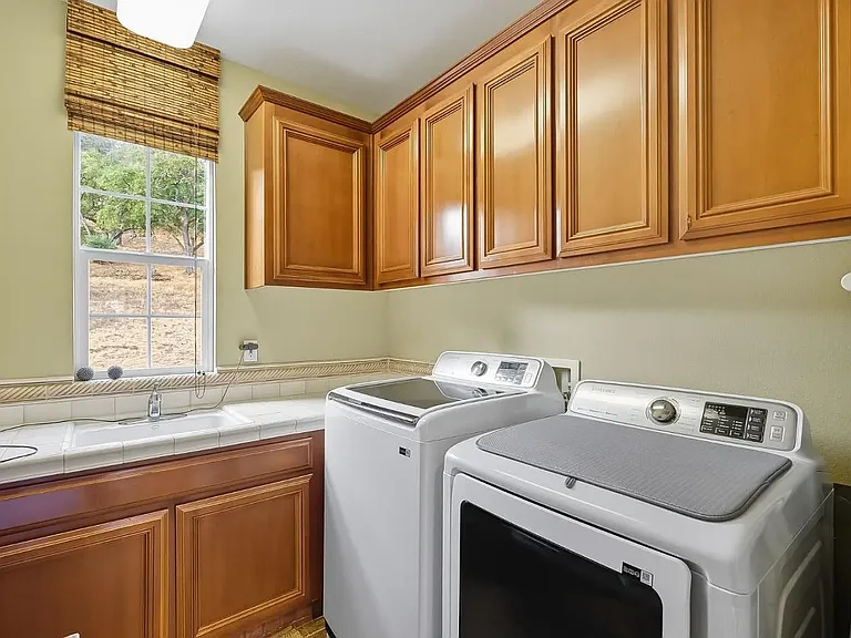 Eagle Ridge Dr — Photo 8