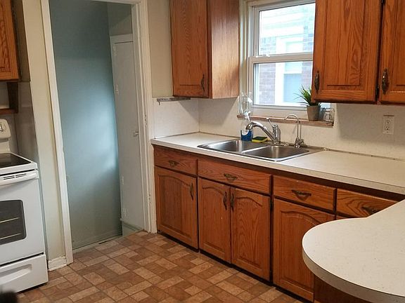4th image of 7233 Helen St