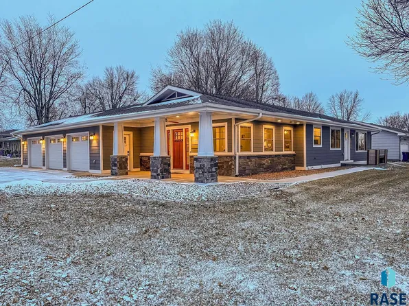 401 S Josephine Ave, Hills, MN 56138