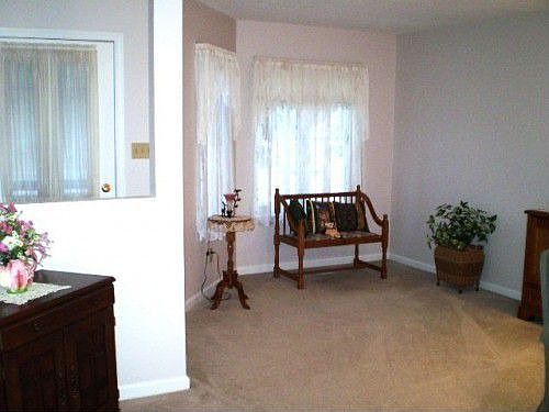 4th image of 512 Silver Fox Ct
