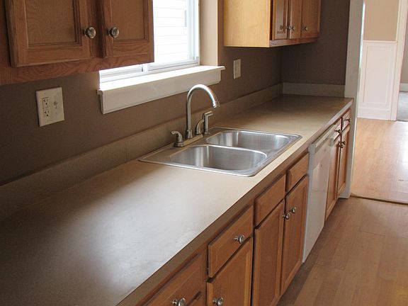 5th image of 729 Saint Clair Ave