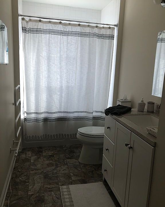 1st image of 425B Coolidge Ave