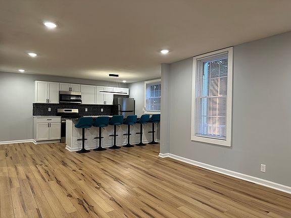 2nd image of 408 E Laurel St #1