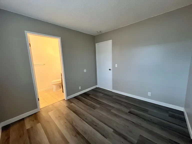 1769 Daly-Grand Apartments — Photo 20