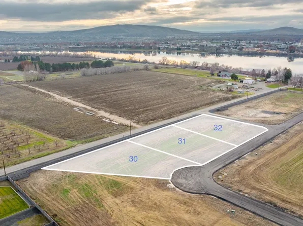 12724 Blackfoot Dr, Pasco, WA 99301