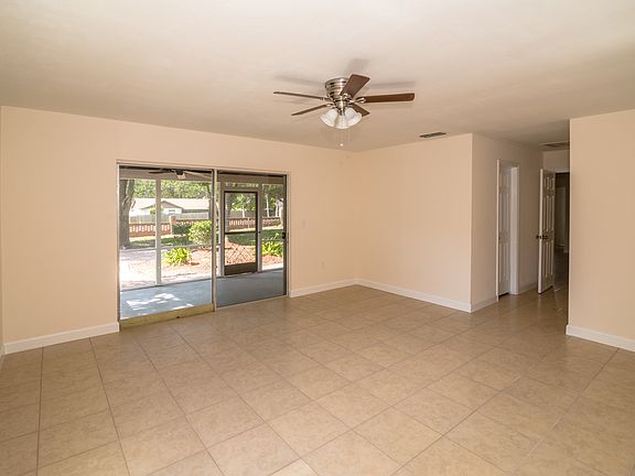 5th image of 124 E Cumberland Cir