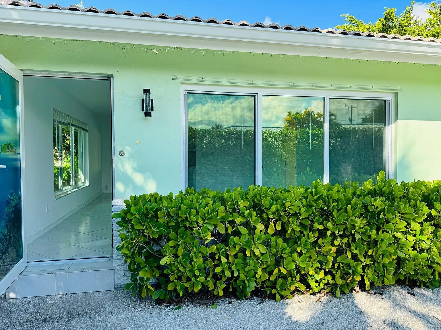 2 bed, 2.0 bath, 2612 sqft, $2,950 — Photo 1