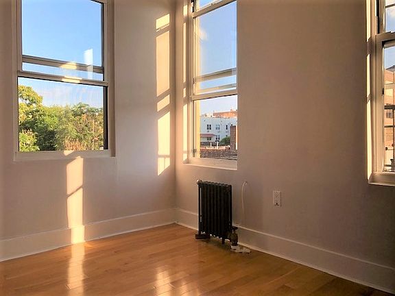 5th image of 326 Harman St APT 3R