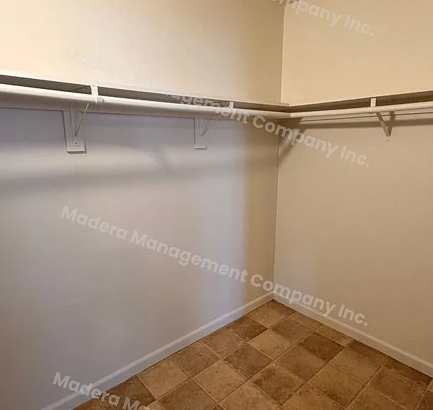 210 N C St — Photo 15