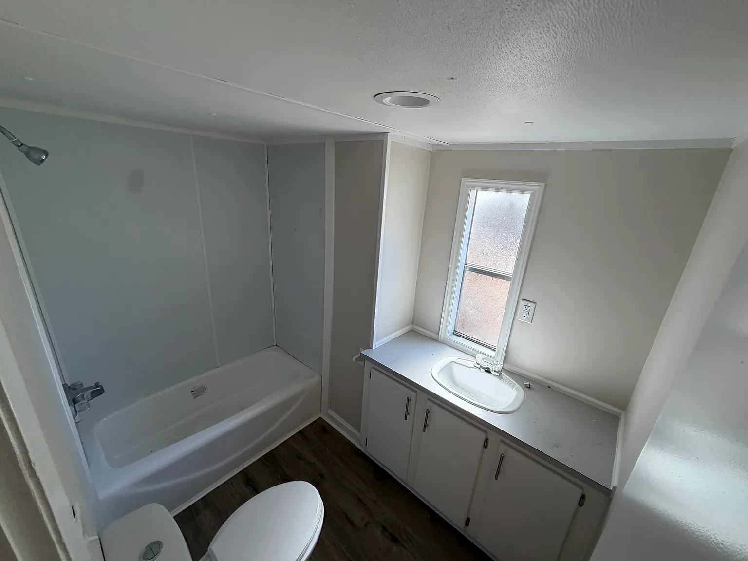 2 bed, $900 — Photo 2