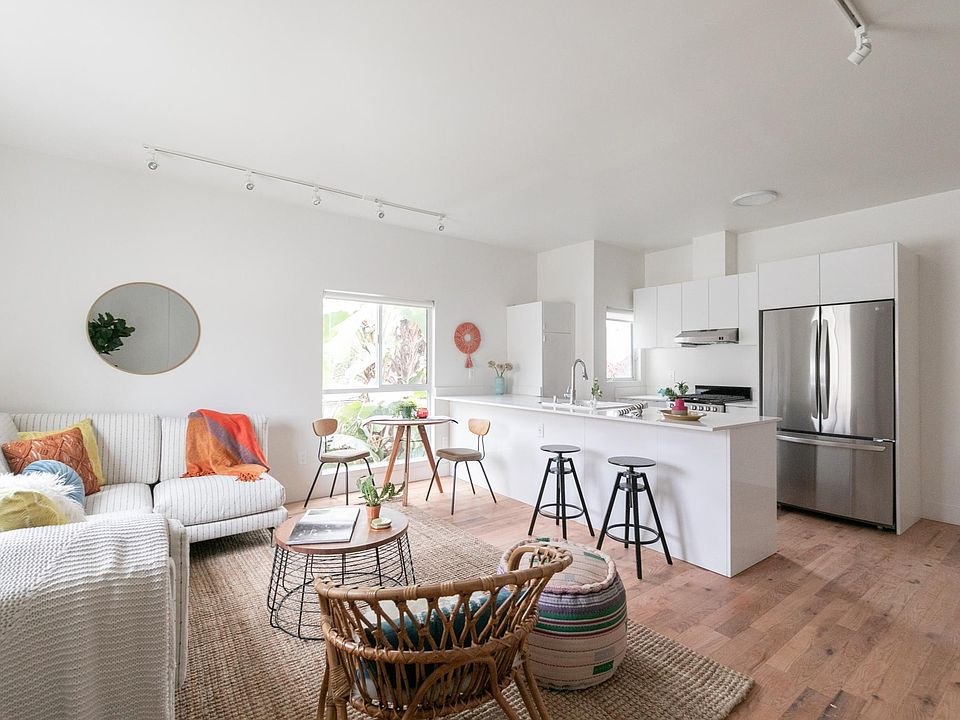 1st image of 3607 Bellevue Ave #1/2