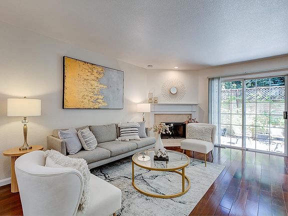 4th image of 20667 Gardenside Cir