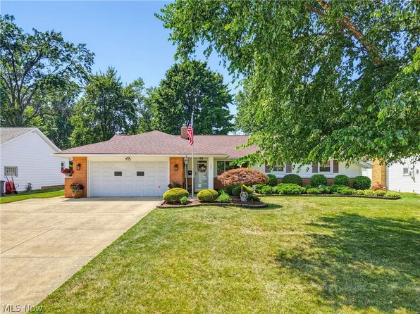 988 Cranbrook Dr, Highland Heights, OH 44143