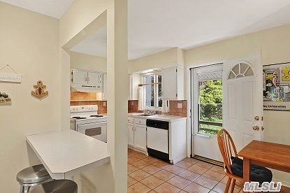 3rd image of 115 Grant Dr