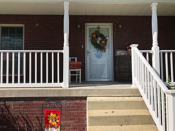 5th image of 105 Teri Rose Ct