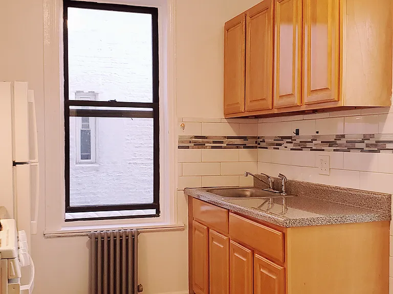 73rd St — Photo 4