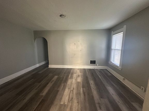 3rd image of 435 E Broadway St #4