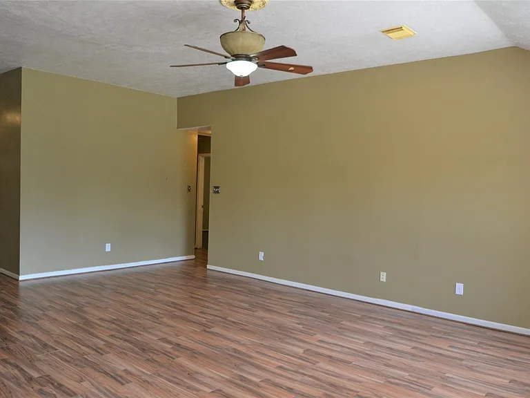 2818 Russett Pl W — Photo 12