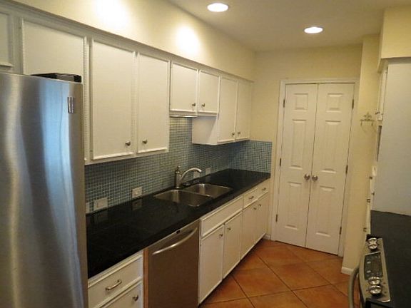 5th image of 207 Westwood St