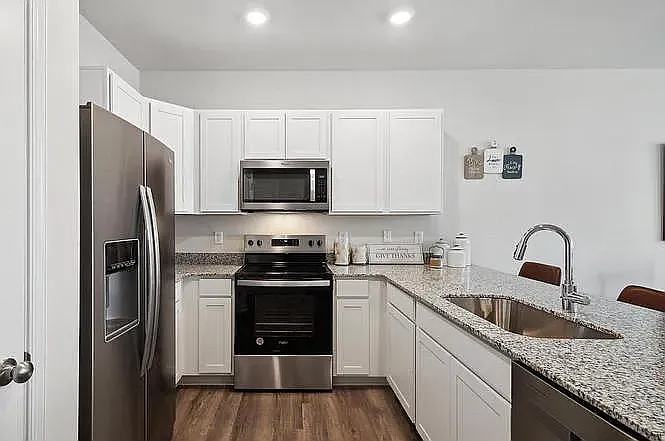3 bed, 2.5 bath, 1500 sqft, $2,100 — Photo 4