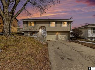 6610 Vernon Ave, Omaha, NE 68104