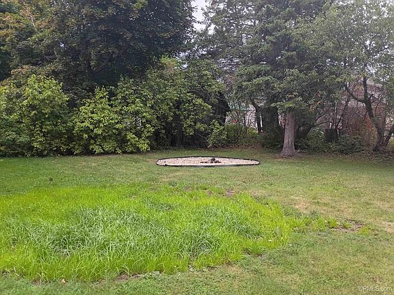 3rd image of 25880 Elm St