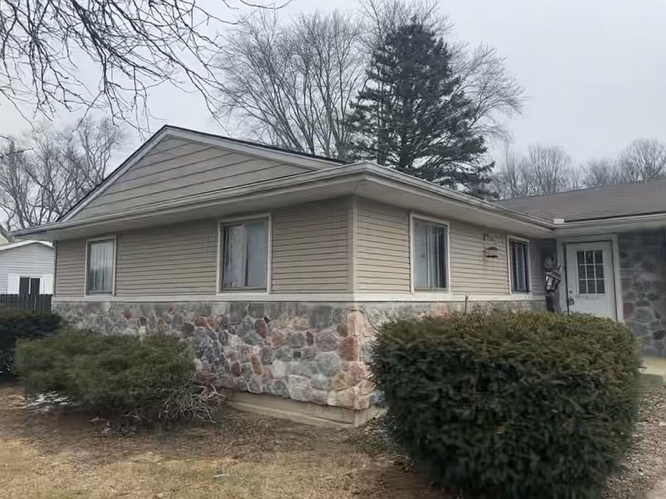 1st image of 60960 Deerfield Dr