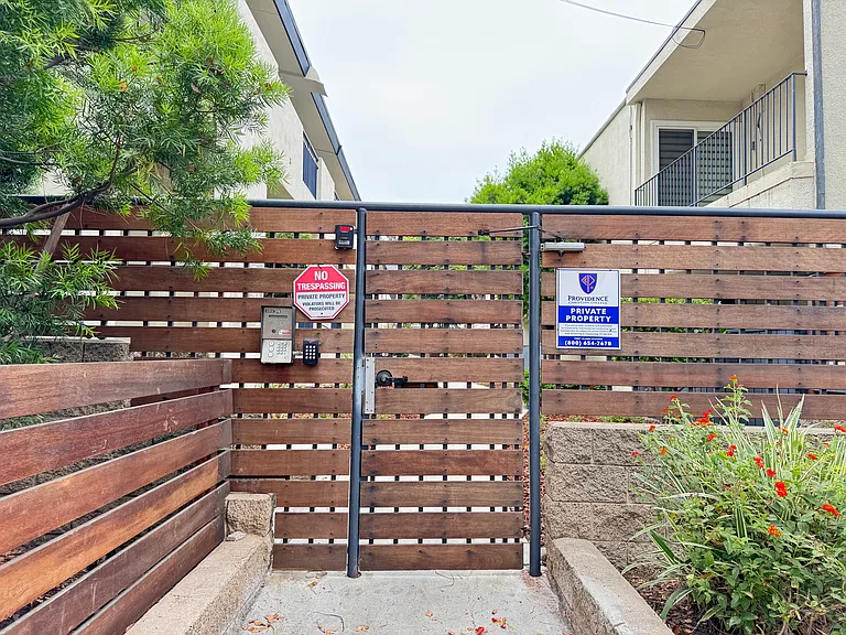 251 N Oakland Ave #D — Photo 8