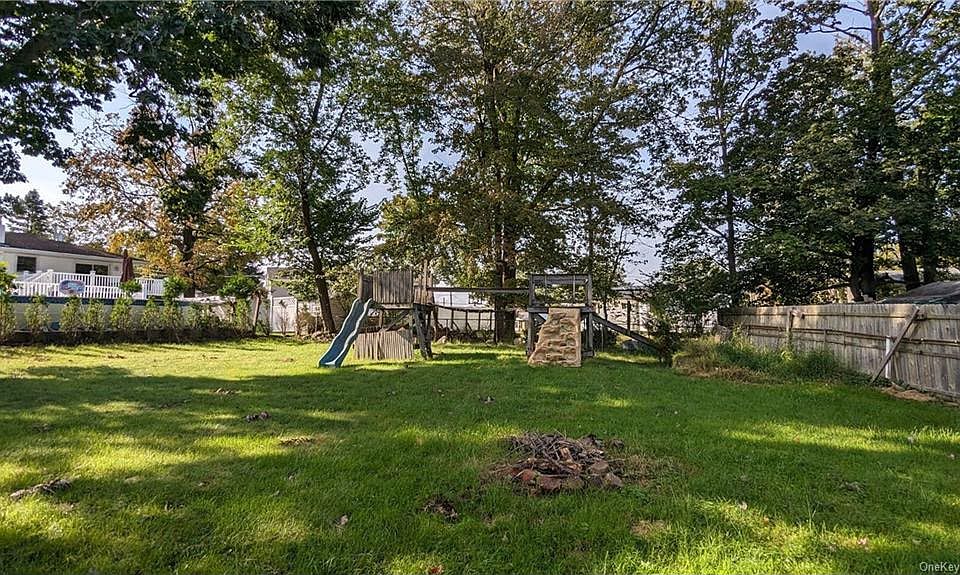 1st image of 26 Maple Ln