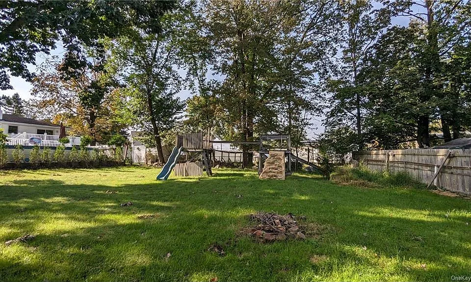 26 Maple Ln