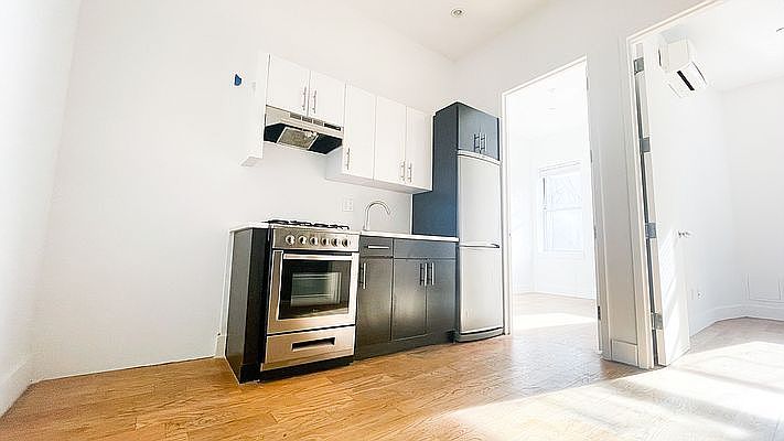 1st image of 761 Lincoln Pl Floor 1