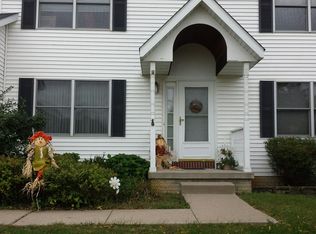 3107 Fieldcrest Dr, Davenport, IA 52806