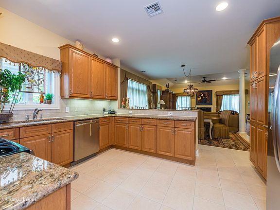 5th image of 128 N Village Grn