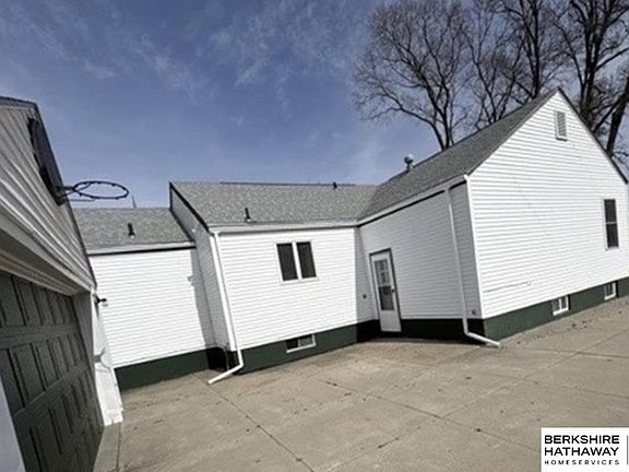 4th image of 312 W 12th St