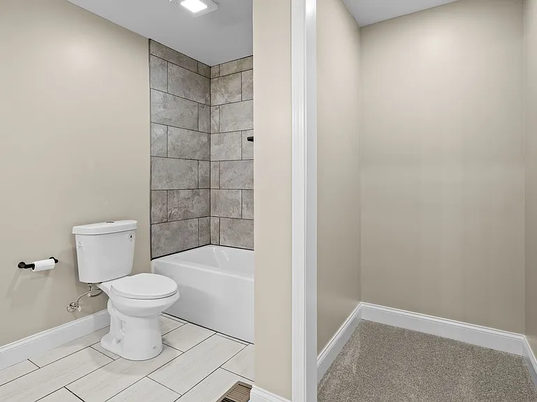 910 Windlau Ct — Photo 28