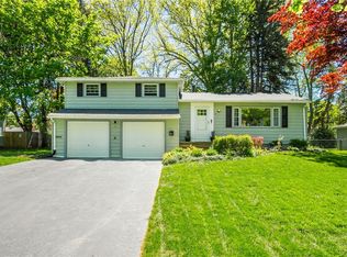 31 Sansharon Dr, Irondequoit, NY 14617