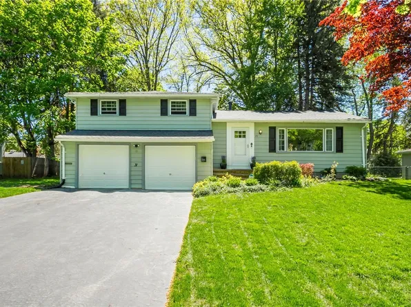 31 Sansharon Dr, Irondequoit, NY 14617
