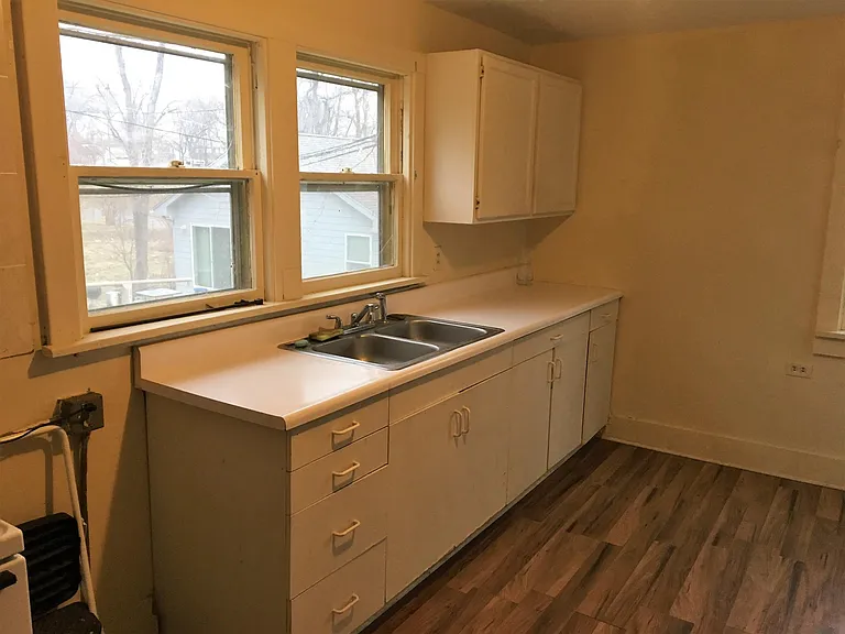 3212 Seward St — Photo 8
