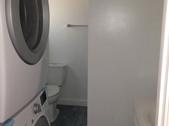 4th image of 1038 E Magnolia Blvd #1/2
