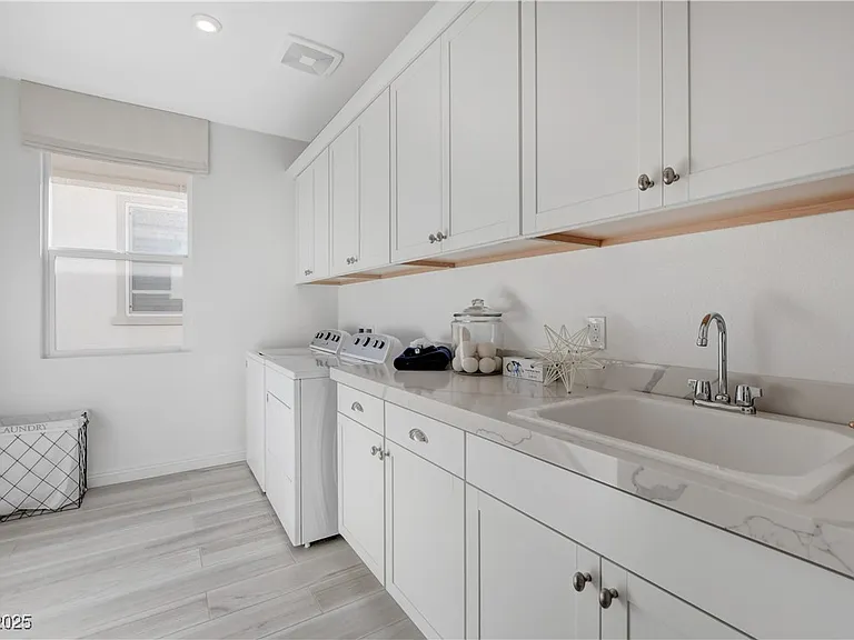 1075 N Water St — Photo 55