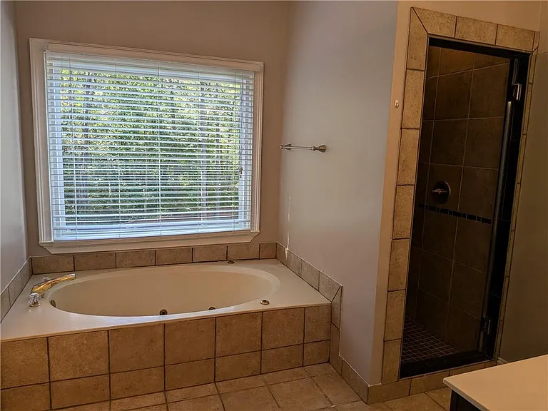4401 Riverlake Way — Photo 25