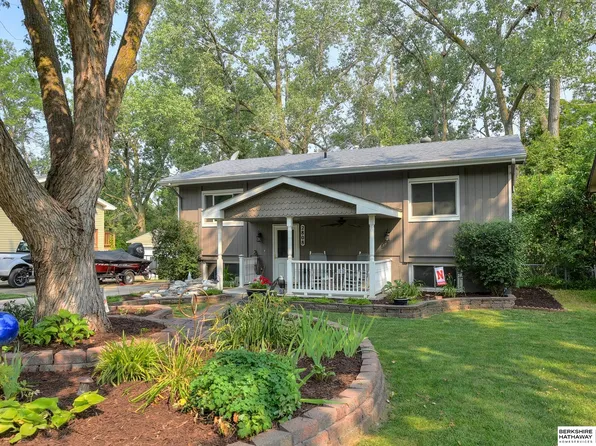 2808 Bryan Ave, Bellevue, NE 68005
