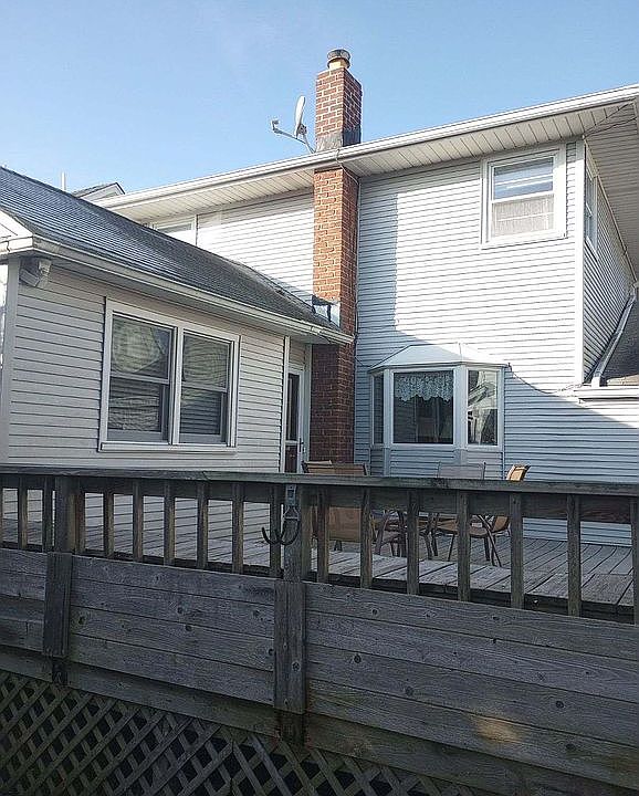 2nd image of 2079 Pine St