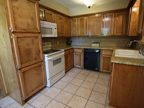 3rd image of 410 NW 69th St