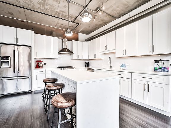 4th image of 50 E 16th St Unit 303