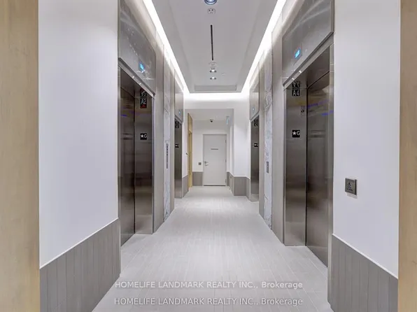 395 Square One Dr #1112, Mississauga, ON L5B 0E2
