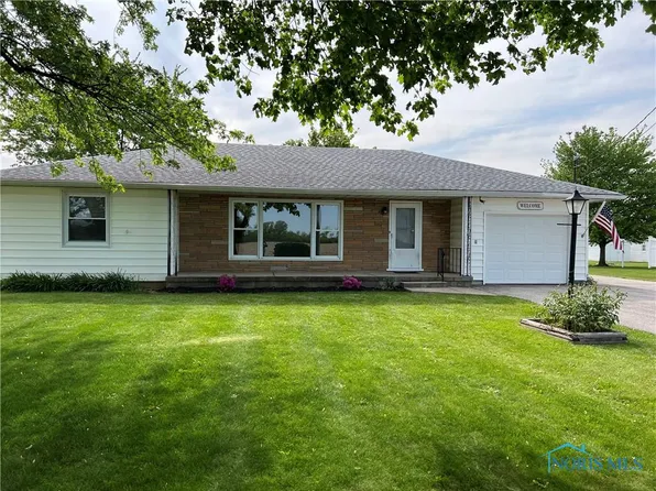 24393 Luckey Rd, Perrysburg, OH 43551