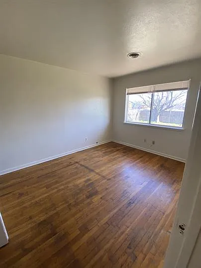 1002 Pine Dr — Photo 6