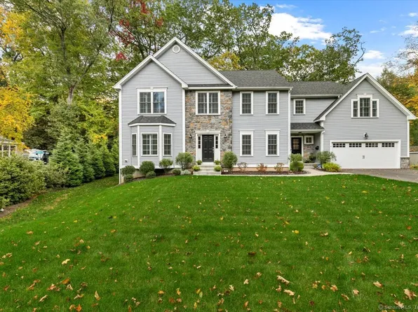 10 Woodridge Circle, West Hartford, CT 06107